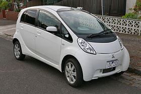 2010 Mitsubishi i-MiEV (GA MY10) hatchback (2015-11-11) 01.jpg